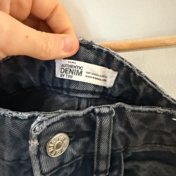 Zara High Waisted Denim "Mom Fit" Jeans 24" Grey / Black Faded Wash - Picture 3 of 4